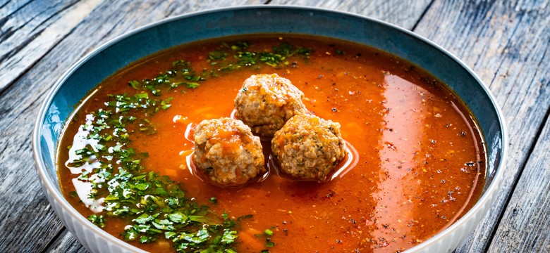 Pyszny obiad na poniedziałek. Podajemy przepis, Ty gotujesz. Pomidorowa z pulpecikami