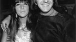 Wokalistka zaczynała od występów z mężem. Pierwszym wielkim hitem Sonny & Cher był utwór "I got you babe"