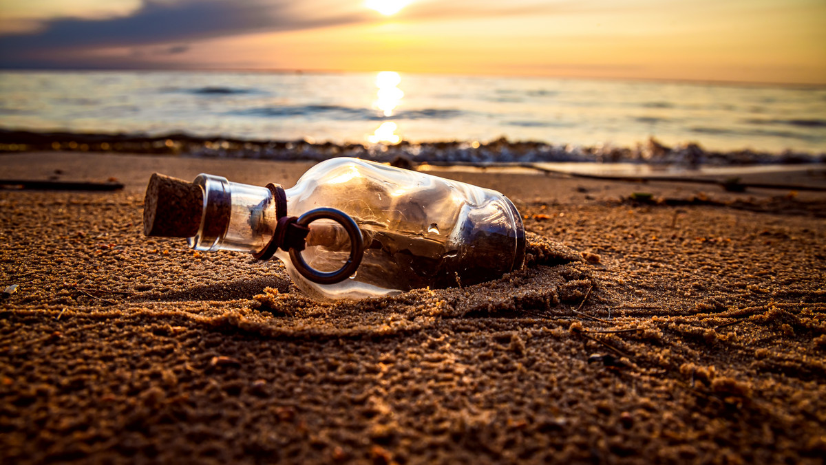 Znalazł na plaży tajemniczy list w butelce. Przeprowadził śledztwo, aby odkryć autora