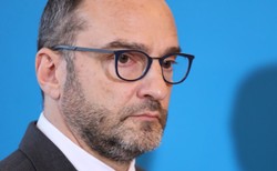 Prof. Czech: Przydałoby się rozgrzewać nową kampanię promującą szczepienia przeciw COVID-19