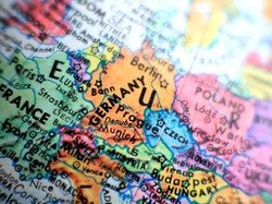 Nieco trudny QUIZ z geografii. Podajemy dwa miasta, dopasuj trzecie. 8/12 to świetny wynik