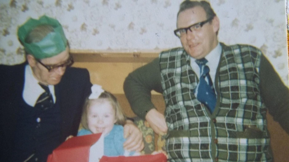 Entoni (desno) na porodičnoj proslavi Božića 1970-ih | Foto: Family photo