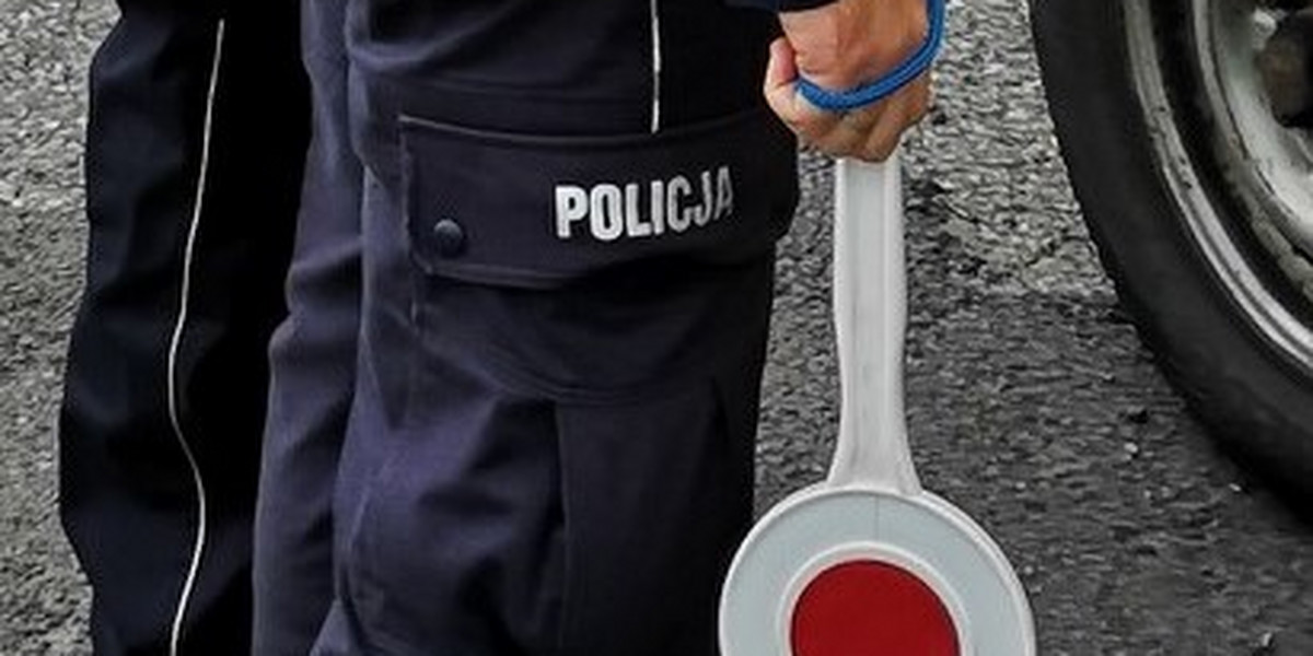 Oszustwo kierowcy ciężarówki ujawnili policjanci podczas kontroli drogowej.