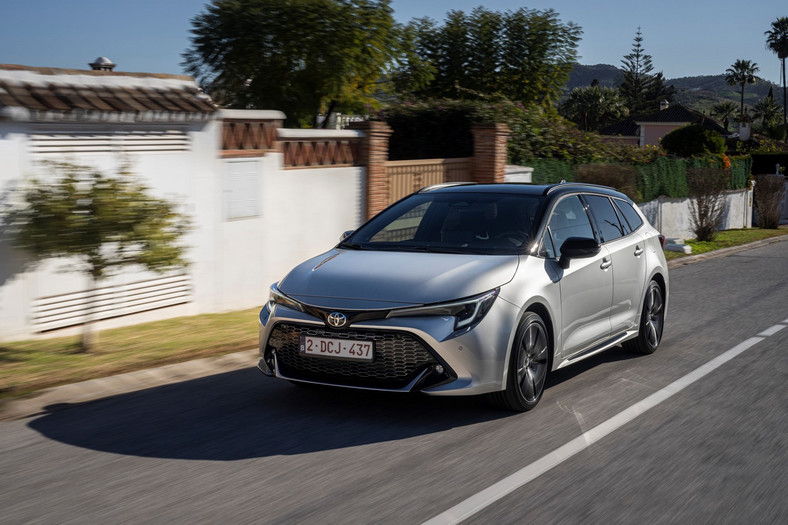 8. miejsce: Toyota Corolla Touring Sports 2.0 Hybrid