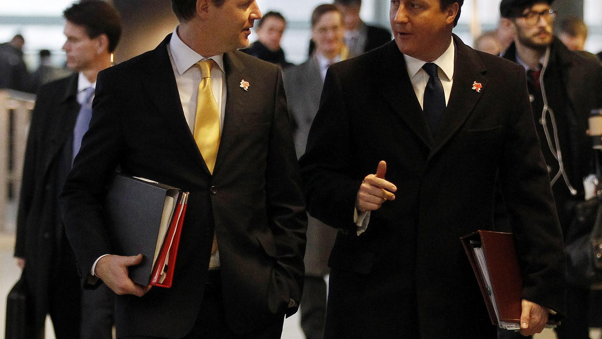 Brytyjski wicepremier Nick Clegg odciął się od weta premiera Davida Camerona i opowiedział się za przyjęciem paktu fiskalnego UE w ramach istniejących traktatów, bez potrzeby uzgadniania nowego i zaakceptowania takiego rozwiązania przez Londyn.