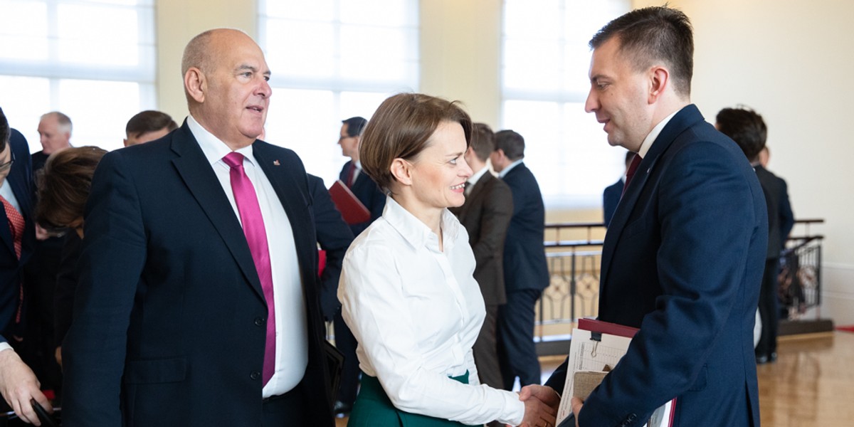 Ministerstwo Finansów pierwszy raz udostępniło dane o polskich firmach na potrzeby Rady Dialogu Społecznego. Wiemy, ile osób zarabia w mikro i małych firmach płacę minimalną.