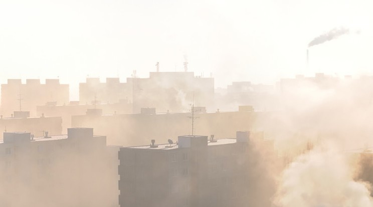 A főpolgármester a korlátozás feloldása ellenére arra kéri a budapestieket, hogy aki teheti, használja inkább a közösségi közlekedés járműveit /Illusztráció: Northfoto