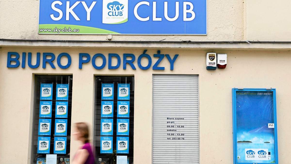 Sky Club, biuro podróży, które w lipcu ogłosiło swoją upadłość, formalnie nadal istnieje - dowiedziały się "Fakty TVN".