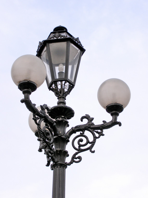 Wiele samorządów decyduje się na wyłączenie świateł ulicznych w nocy
