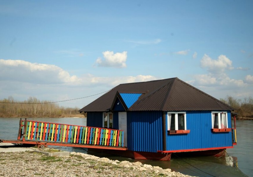 Splav na Drini kod Bijeljine