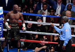 Mayweather chce stoczyć dwie walki jednego dnia. Rywalami McGregor i Nurmagomedow