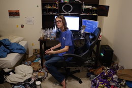 Pokój pełen karaluchów i śmieci. 21-letni gracz Robloxa pokazał jak żyje