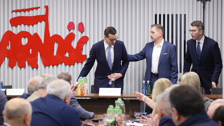 Premier Mateusz Morawiecki regularnie uczestniczy w spotkaniach z NSZZ Solidarność 