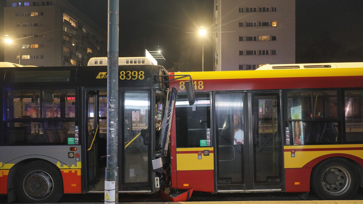 Zderzenie autobusów w Warszawie. Osiem osób w szpitalu