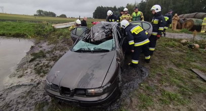 Śmierć młodej kobiety. Utonęła w stawie. Chwilę wcześniej miała wypadek