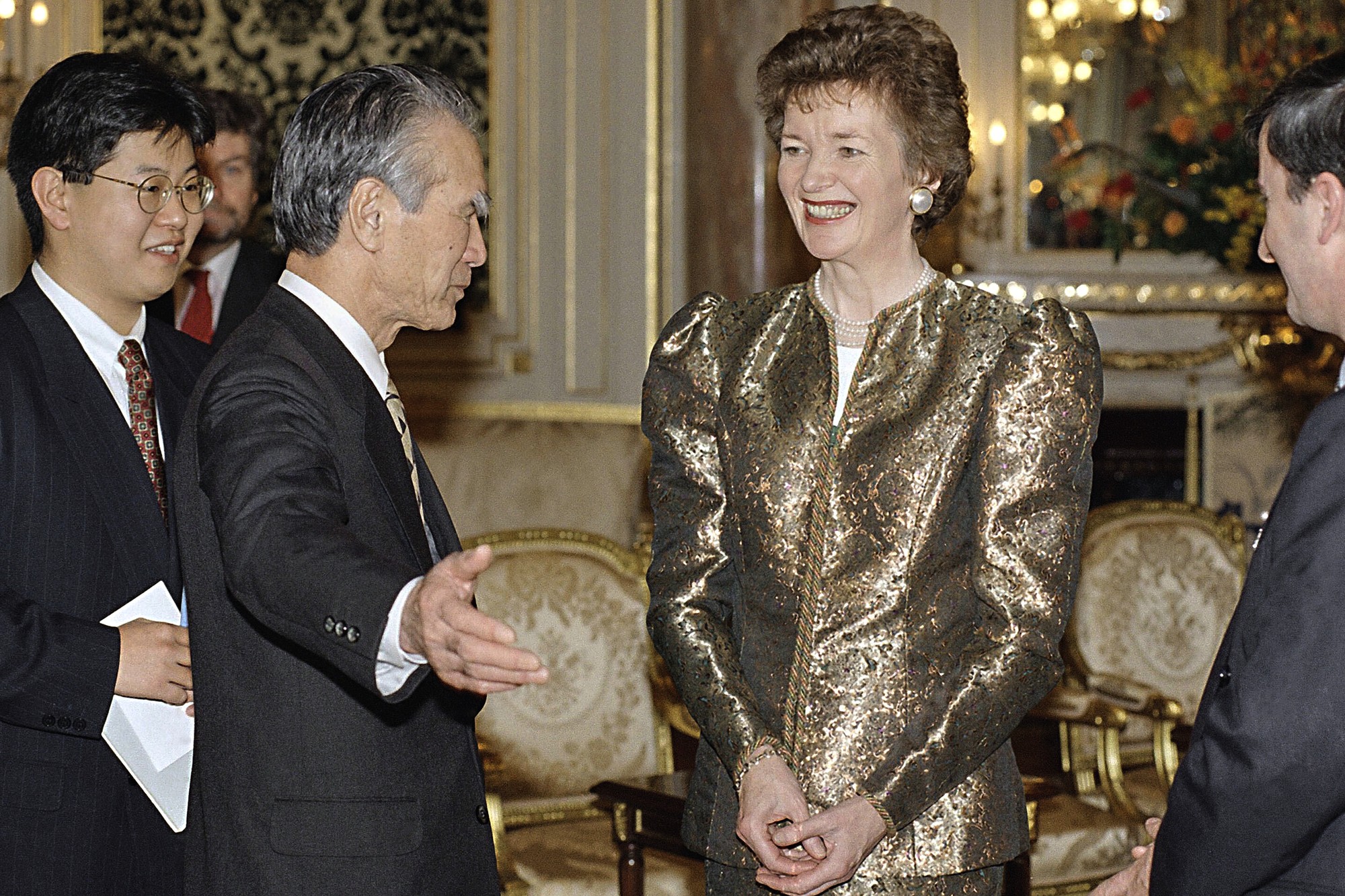 Bývalý japonský premiér Tomiiči Murajama s írskou exprezidentkou Mary Robinson v roku 1995. 