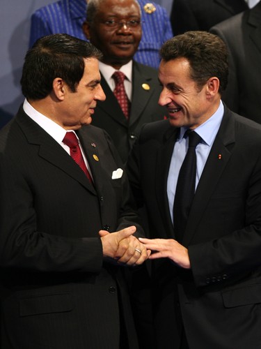 <b>Były prezydent Tunezji Zine al Abidine Ben Ali (na zdjęciu po lewej) - zgromadził 37 mld dolarów</b><br>
Rządził Tunezją przez 24 lata, zanim w 2011 roku został obalony w wyniku rewolty społecznej zwanej arabską wiosną. W czerwcu 2012 roku Ben Ali został skazany na dożywocie. <br>
Co ciekawe, zanim został głową państwa sprawował m.in. funkcję ambasadora Tunezji w Polsce.