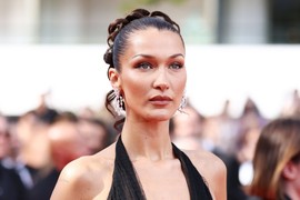 Bela Hadid više ne izgleda ovako! Nosi NOVU BOJU KOSE koja vas u trenu PROLEPŠAVA, a ATRAKTIVNOST skače na maks