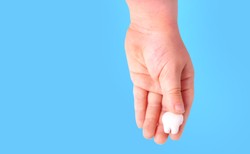 Co robić, gdy dziecko wybije sobie ząb? Wakacyjne pogotowie ratunkowe