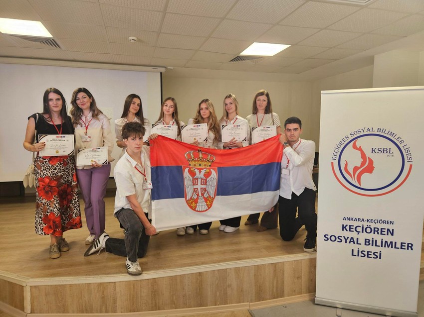 Učenici Dvanaeste beogradske gimnazije u Ankari