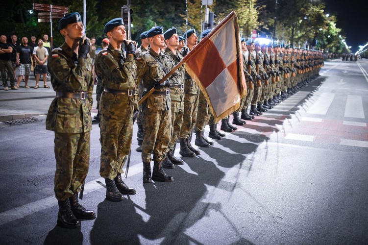 Defilada: nocna próba generalna