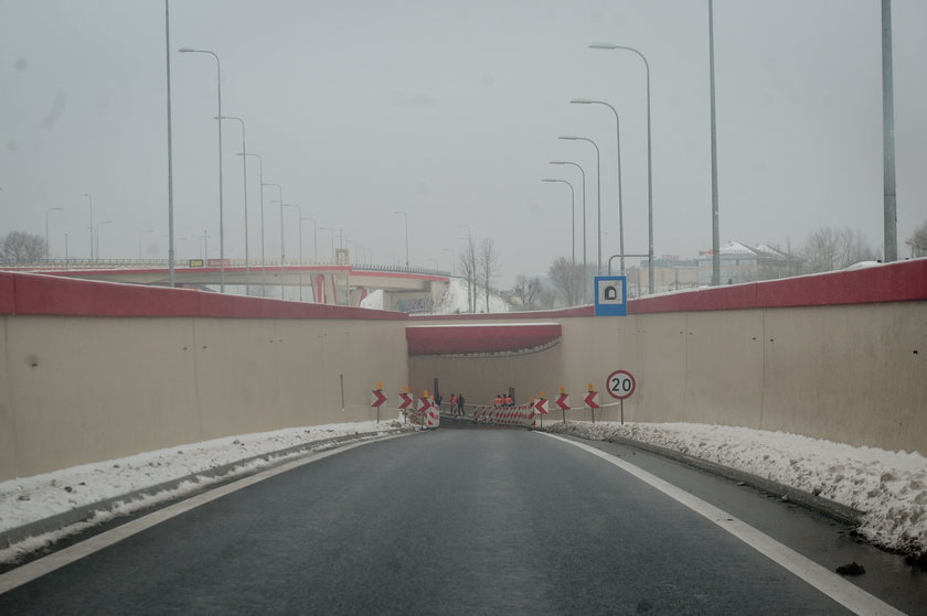 Tunel na lotnisko przecieka