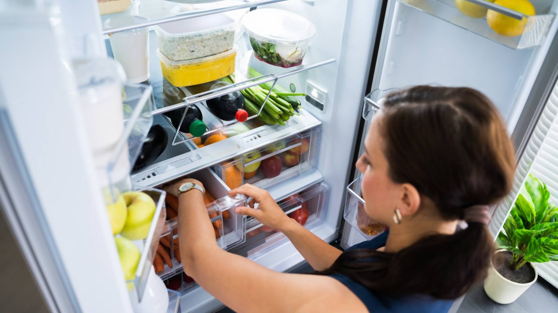 Opasnost koja vreba iz frižidera: kako da prepoznate da je namirnicama istekao rok trajanja