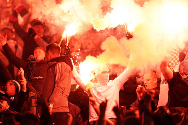 Kibice Legii na stadionie w Leicester