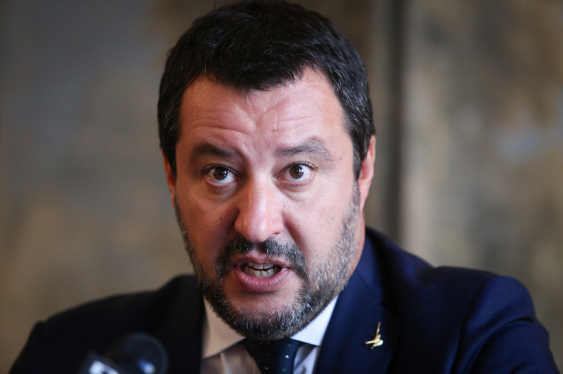 Wśród włoskich polityków budzi największe i zawsze skrajne emocje; jest uwielbiany przez zwolenników prawicowej partii Liga, której jest liderem, a przez środowiska lewicowe krytykowany i nazywany - np. niedawno na łamach dziennika "La Repubblica" - "półdyktatorem". Na zdjęciu: Matteo Salvini.