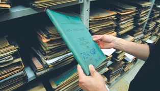 Grał przeciw reżimowi i ma za swoje