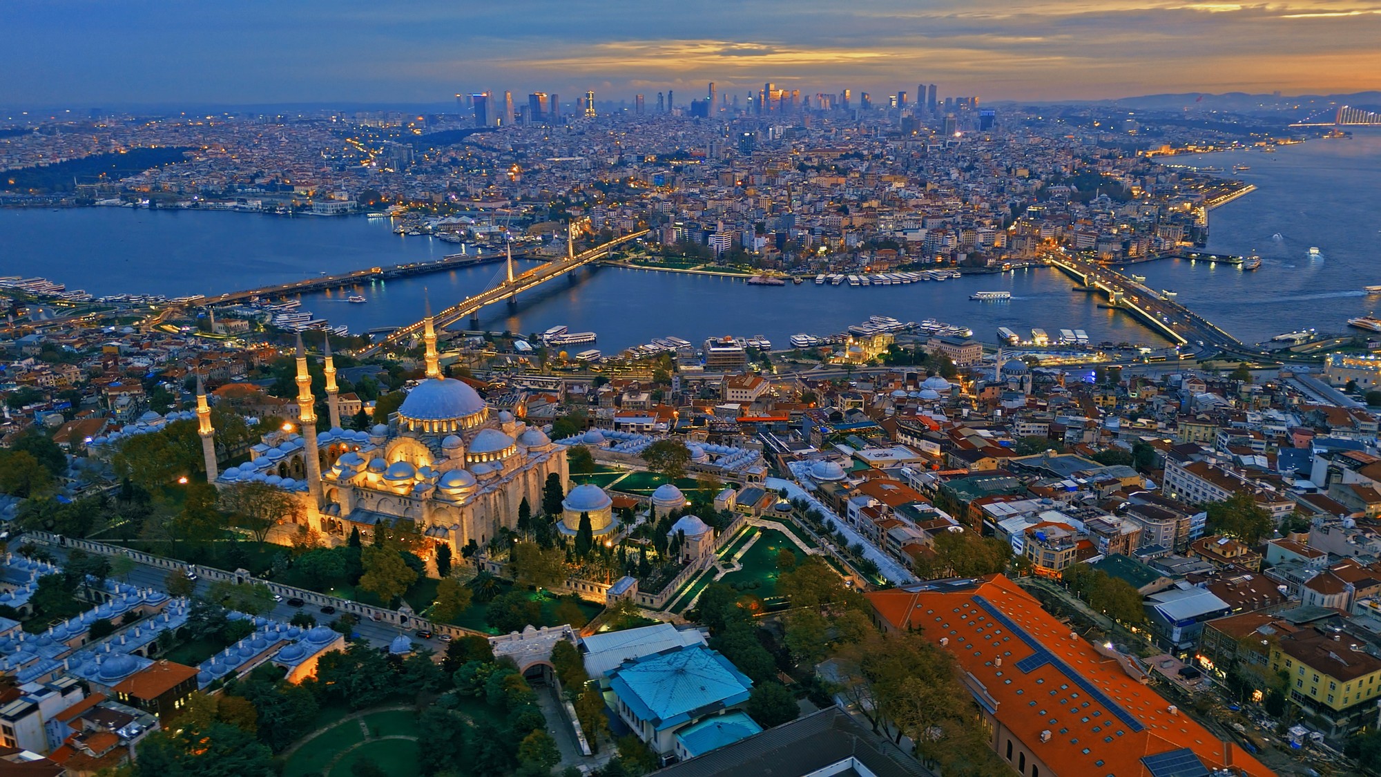 Najväčšie turecké mesto Istanbul.