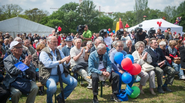 Résztvevők az MSZP családi majálisán a fővárosi Városligetben / Fotó: MTI