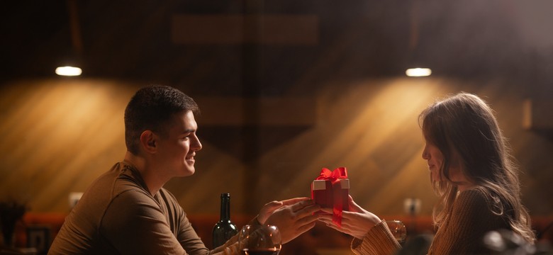 Tak działa "chemia miłości". Jedzenie ma związek z zakochaniem się [ROZMOWA]