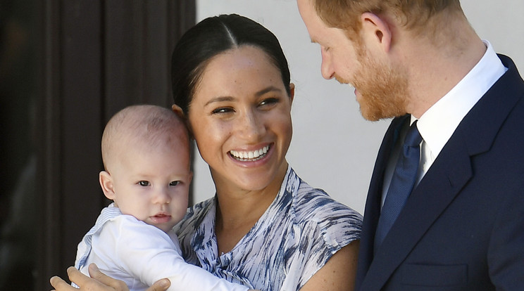 Meghan hercegné és Vilmos herceg kisfiukkal, Archie-val 2019 szeptemberében / EPA/TOBY MELVILLE / POOL