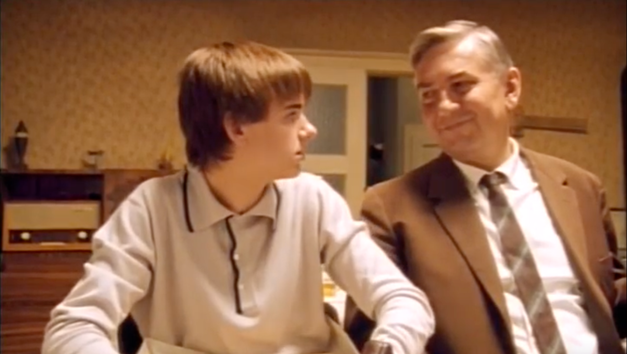 Český herec Miroslav Donutil vo filme Pelíšky.