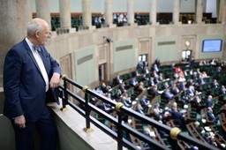 Korwin-Mikke: Program 500+ to żerowanie na głupich ludziach