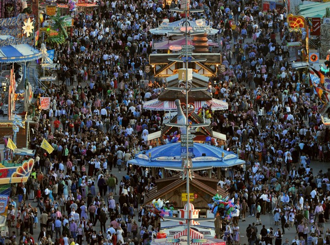 Tłumy na Oktoberfest w Monachium