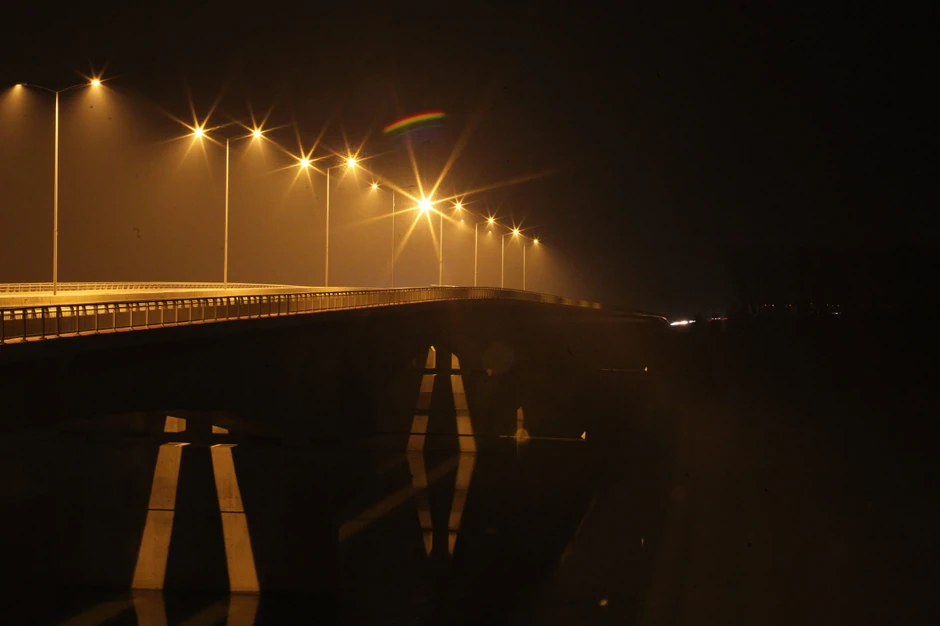 Most samo delimično osvetljen