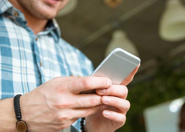 Głosowanie w wyborach za pomocą telefonów? Rząd tego kraju chce to umożliwić