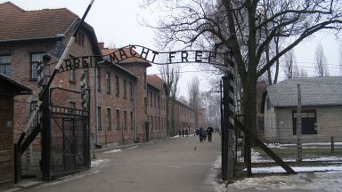 1 mln osób odwiedziło do połowy lipca Muzeum Auschwitz. Nigdy wcześniej w historii placówki frekwencja w tym okresie nie była tak wysoka - poinformował dziś Paweł Sawicki z biura prasowego placówki. Rok 2016 może zakończyć się rekordem pod tym względem.