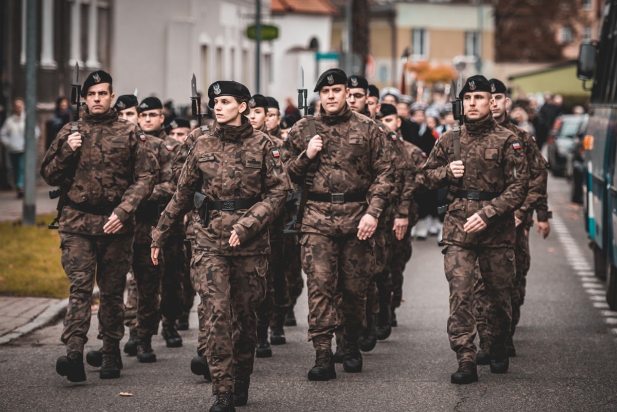 Szef MON: "Ponad 80 tysięcy hełmów kompozytowych trafi do żołnierzy Wojska Polskiego".