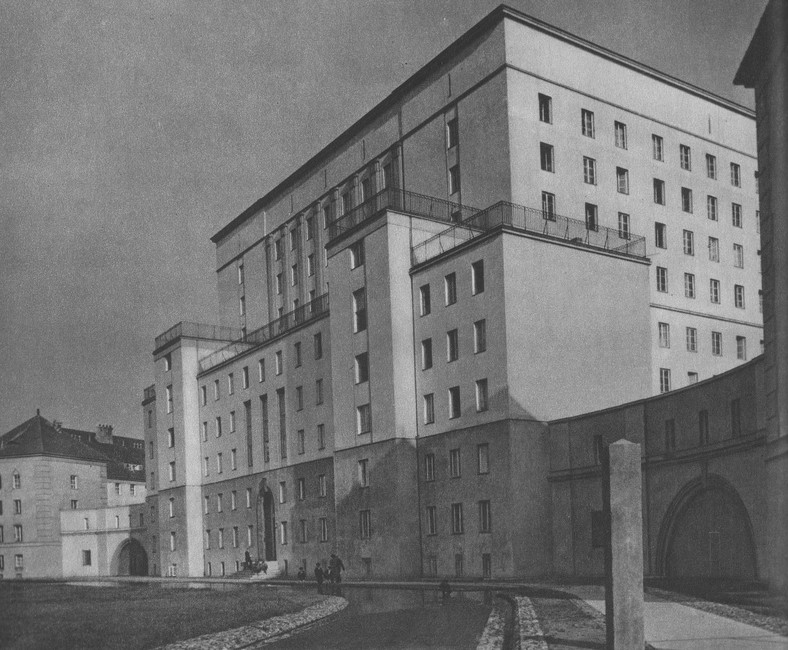 Dom Akademicki przy pl. Narutowicza. W sierpniu 1944 r. stanowił najważniejszy punkt niemieckiego oporu na Ochocie
