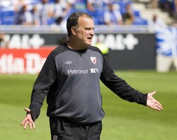 Liga angielska: Po awansie Leeds trener Bielsa ma swoją ulicę