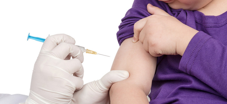 Zosia - pierwsze dziecko szczepione na COVID-19. Rodzice hejtowani