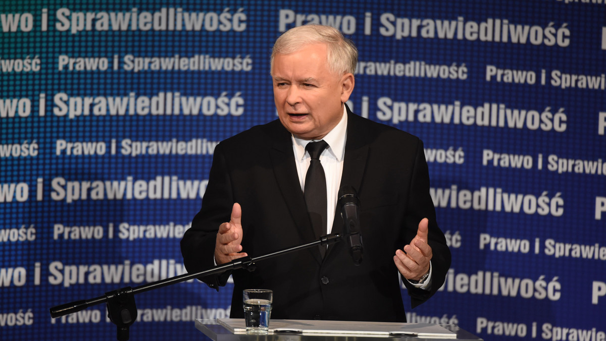 Prezes PiS Jarosław Kaczyński oświadczył dziś, że domaga się dokładnych informacji na temat uchodźców, którzy mają trafić do Polski. Chodzi o bezpieczeństwo Polaków - argumentował. Przekazanie tych informacji to też kwestia przyzwoitości wobec obywateli - mówił.