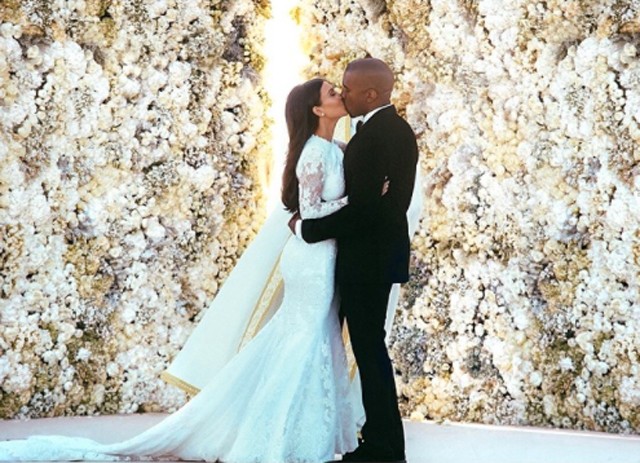 Kim Kardashian Givenchy menyasszonyi ruhája