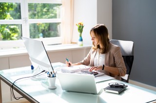 Obowiązki wierzyciela publicznoprawnego: upomnienie, monity, egzekucja i prawidłowe księgowania