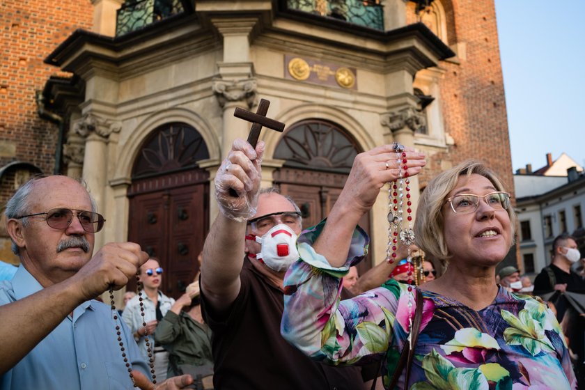 Małopolska kurator oświaty na manifestacji anty-LGBT