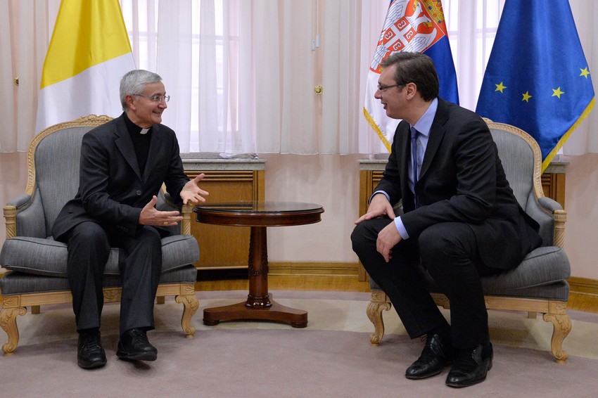 Novimenovani apostoslki nuncije i Aleksandar Vučić tokom današnje susreta