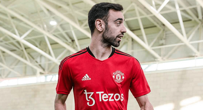 Bruno Fernandes in the new Manchester United Tezos training kit